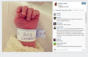 Il neonato con il braccialetto ‘Je Suis Charlie’ fa il giro del web