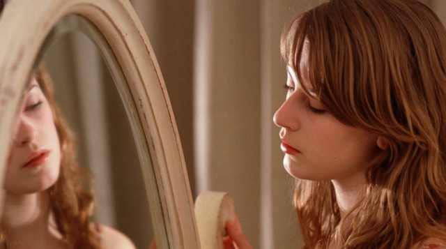 #LoveTheMirror, la nuova campagna fotografica sviluppata dal blogger e attivista Jes Baker,