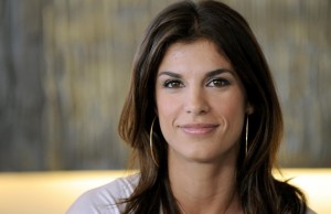 Elisabetta Canalis resta a seno nudo al ballo di Vienna (FOTO)