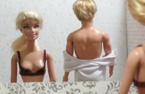 50 Sfumature di Rosa, Barbie come Christian Grey (VIDEO)
