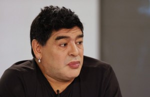 Maradona: l’ironia del web sul suo lifting (FOTO)