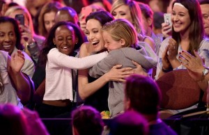 Angelina Jolie riappare in pubblico dopo l’intervento (FOTO)