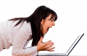 Le 5 reazioni di una donna quando l’amica si fidanza (VIDEO)