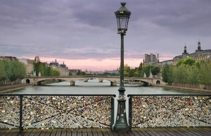 Parigi: addio lucchetti dell’amore
