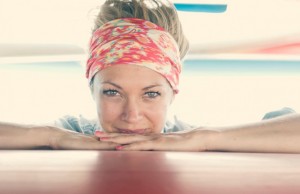 Capelli, via a fasce, foulard e altri accessori (FOTO)