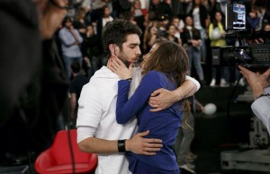 Cristian e Virginia, un bacio che spegne i tormenti (VIDEO)