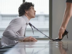 Chi non lavora non fa l’amore. Sì, ma al contrario (LADY A)