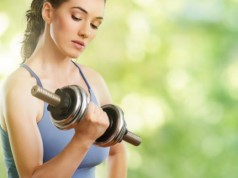 Braccia toniche grazie a semplici esercizi (MISS FIT)