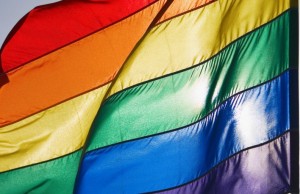 Lecce, sacerdote contro le foto arcobaleno su Facebook