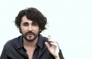 Giovanni Scialpi annuncia le nozze con il suo compagno (FOTO)