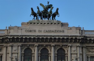 Cassazione: per cambiare sesso sui documenti non serve un’operazione