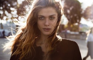 Elisa Sednaoui: i segreti del suo look naturale (FOTO)