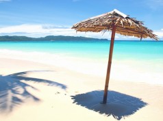 Capelli, abbronzatura e scottature, ecco cosa serve