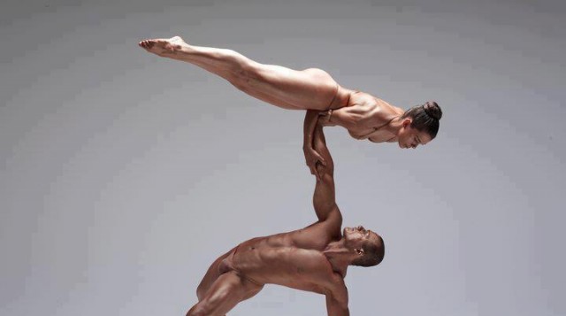 Amore: la nuova frontiera è l'#acroyoga