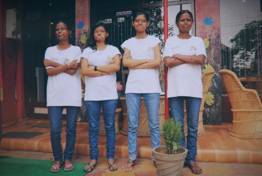 Sheroes Hangout, il bar gestito da indiane sfigurate dall’acido