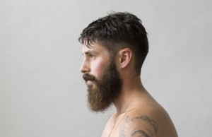 State lontane dagli uomini con la barba