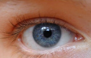 Tingersi gli occhi l’ultima frontiera del ritocco tingersi gli occhi