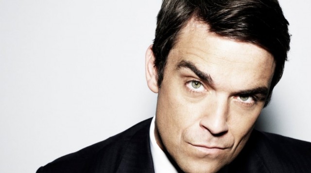 Robbie Williams flirta con una teenager (VIDEO)