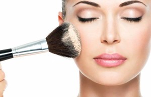 Make-up che trasforma studenti in studentesse (VIDEO)