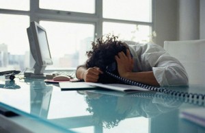 Cosa ci rende stanchi e improduttivi in ufficio?