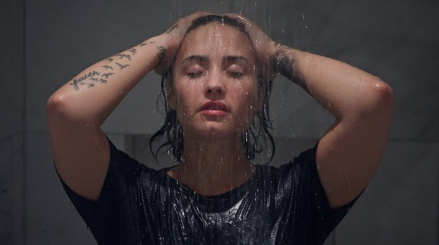 Demi Lovato nuda senza trucco senza ritocchi (FOTO)