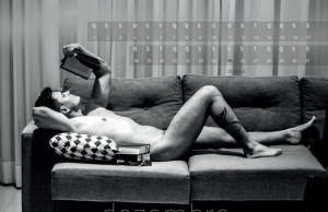 Bibliotecari nudi per la comunità LGBT (FOTO)