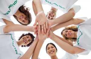 Una nuova arma contro l’invecchiamento, il volontariato