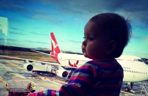 Bimba di un anno viaggia per il mondo (FOTO)