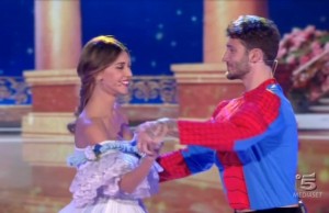 Belen e Stefano come Cenerentola e il principe azzurro (FOTO)