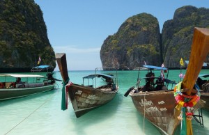 Aspettative vs realtà, i posti del mondo più affollati di turisti (FOTO) maya beach