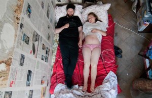 Come dormono le donne che aspettano un bambino (FOTO)