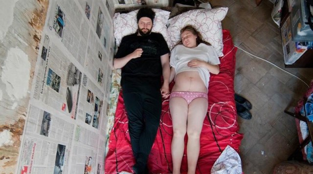 come dormono le donne che aspettano un bambino