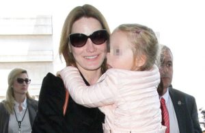 Carla Bruni: le foto con la figlia Giulia (FOTO)