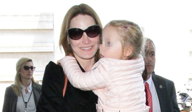 Carla Bruni: le foto con la figlia Giulia (FOTO)