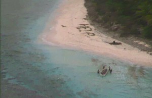 Ritrovati naufraghi su un’isola deserta, si salvano con foglie di palma