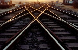 Nuova pericolosa moda tra i giovani: il selfie con il treno in corsa