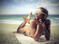 Proteggere i tatuaggi dal sole, ecco come fare