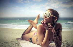 Proteggere i tatuaggi dal sole, ecco come fare