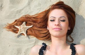 5 mosse per non rovinare i capelli d’estate