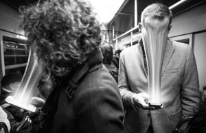 10 segnali per scoprire se sei dipendente dai social network (FOTO) 10 segnali per scoprire se sei dipendente dai Social Network