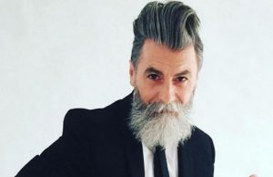 Diventa modello a 60 anni, succede in Francia