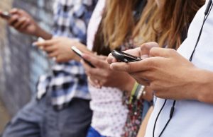 Adolescenti italiani: 6 su 10 abusa di alcol, tabacco e cannabis