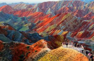 Viaggio attraverso i luoghi più strani del mondo (FOTO)