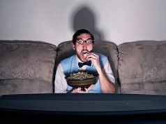 Le 5 cose che fa un amante delle serie tv (FOTO)