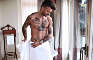 Claudio Sona mostra il suo fascino claudio sona