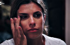 Elisabetta Canalis piange ricordando il padre a ‘Le spose di Costantino’