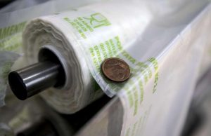 Sacchetti bio a pagamento: verità, bugie e humor Sacchetti bio a pagamento