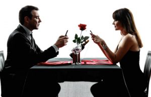 Regole di buona educazione al tempo degli smartphone Regole di buona educazione