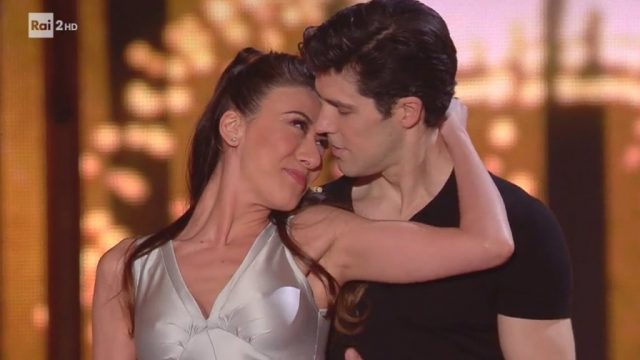 Roberto Bolle e Virginia Raffaele bacio
