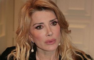 Gabriella Carlucci: animalista attiva, dalle stelle alle stalle Gabriella Carlucci